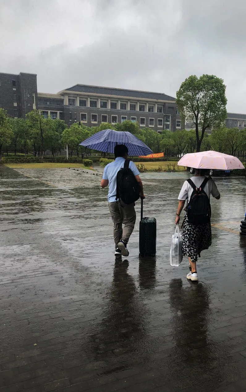 我有我要赶去的远方，哪怕风雨兼程披星戴月……